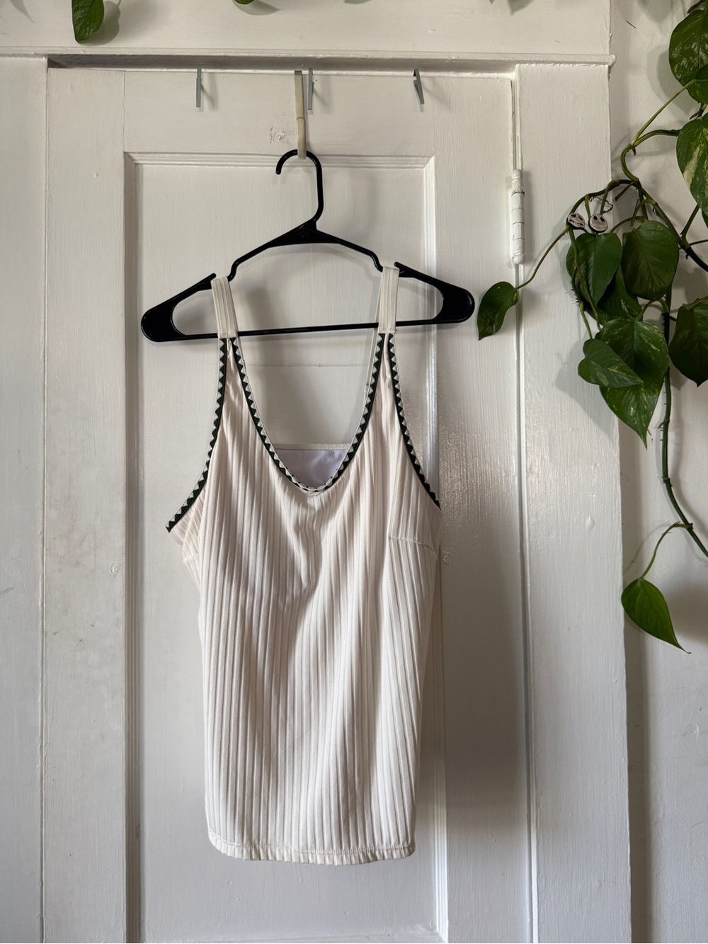 Cream Ribbed Tank with Black Scallop Trim ROTITA size XL